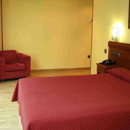 Hotel Longoria Avenida El Berron Zimmer foto