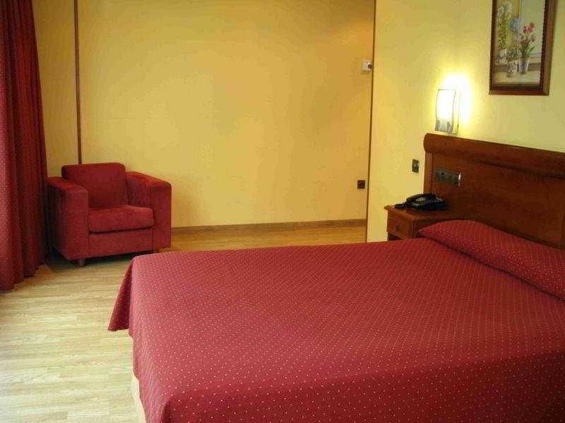 Hotel Longoria Avenida El Berron Zimmer foto