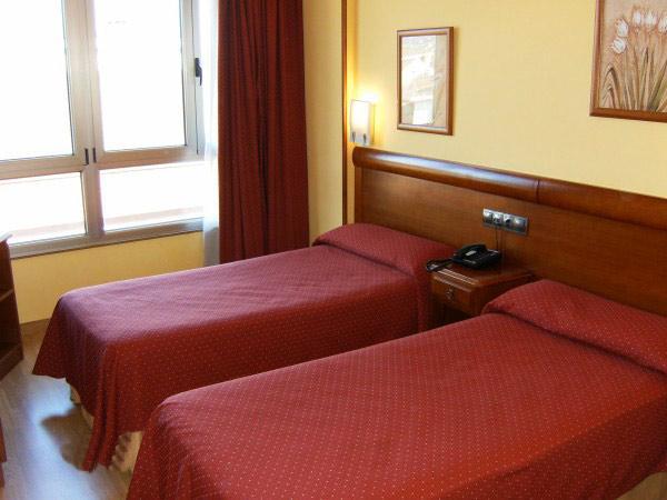Hotel Longoria Avenida El Berron Zimmer foto